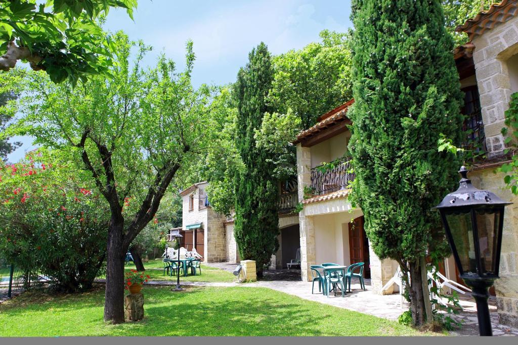 Auberge De La Tour -Appartements- Valros Habitación foto